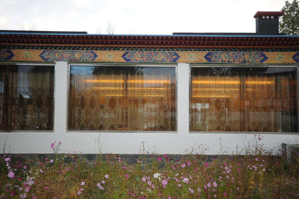 Wanrun International Resort Hotel In Tibet Xigaze Eksteriør billede
